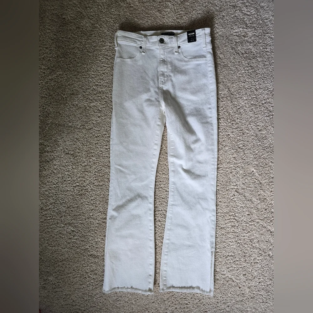 Abercrombie And Fitch Simone High Rise Ankle Flare White Jeans NEW sz. 0 25 - Picture 3 of 10